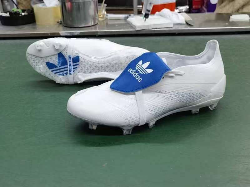 （到货39-45）阿迪达斯猎鹰24全针织无鞋带高帮FG足球鞋PREDATOR ACCURACY+ FG BOOTS39-45
